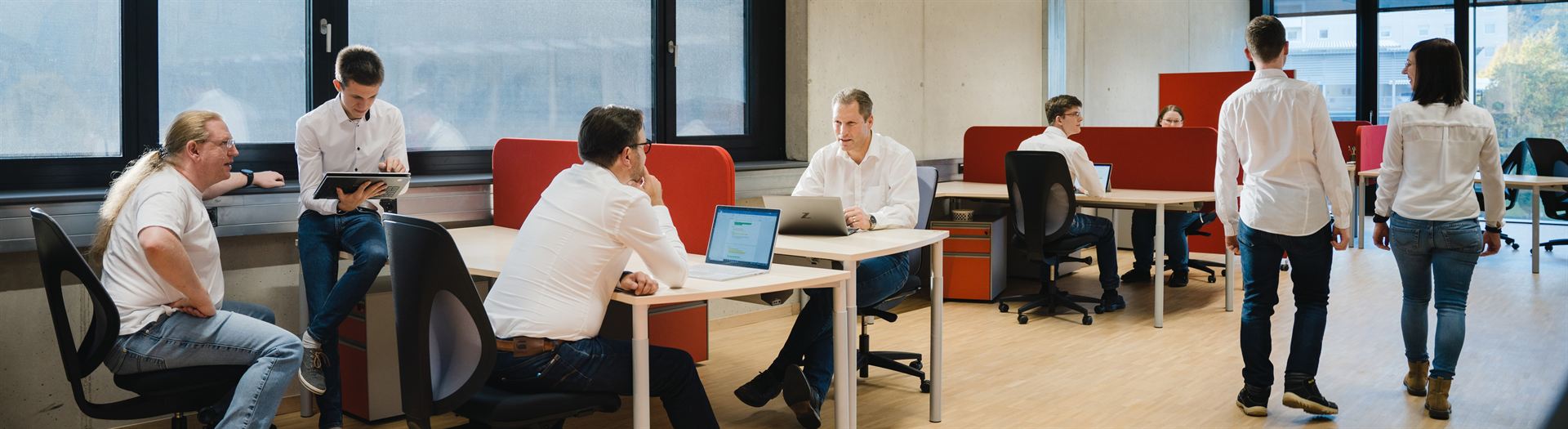 Das LEANIO Team im Büro